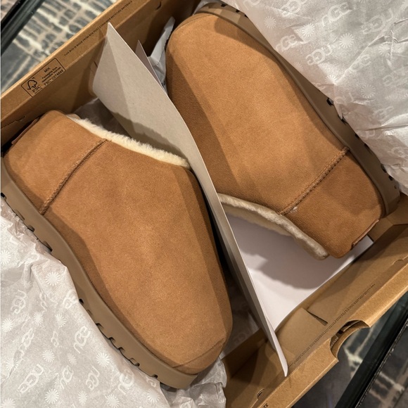 Ugg Pumped Slides NIB - Picture 7 of 8